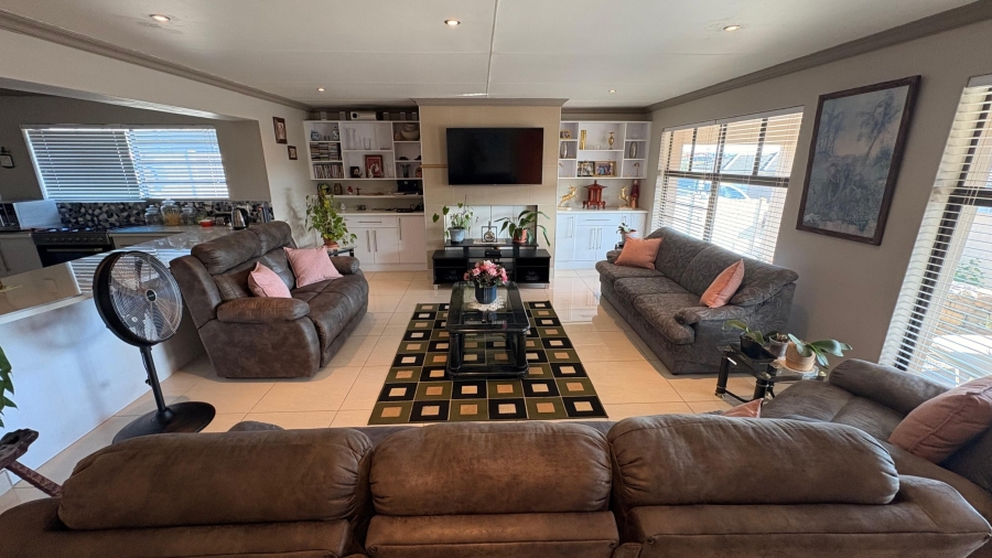 3 Bedroom Property for Sale in Reebok Western Cape